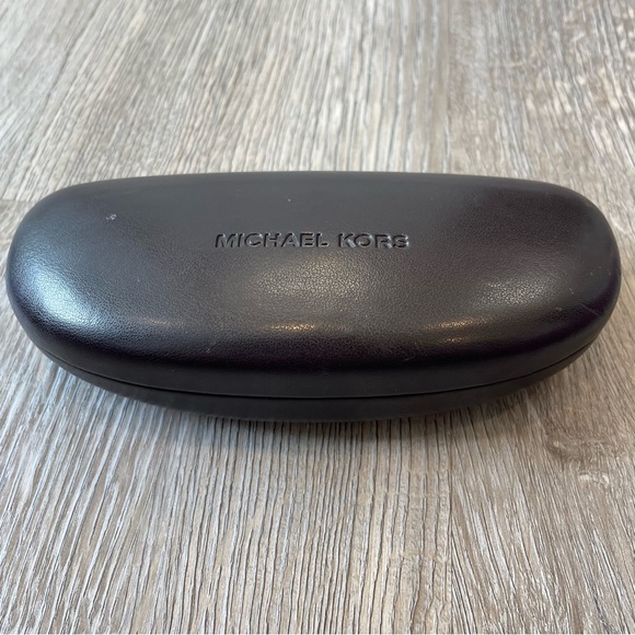 MICHAEL KORS Glasses Case and Cleaning Cloth - Picture 3 of 10